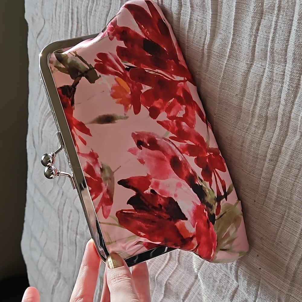 Kisslock Floral Pink clutch purse